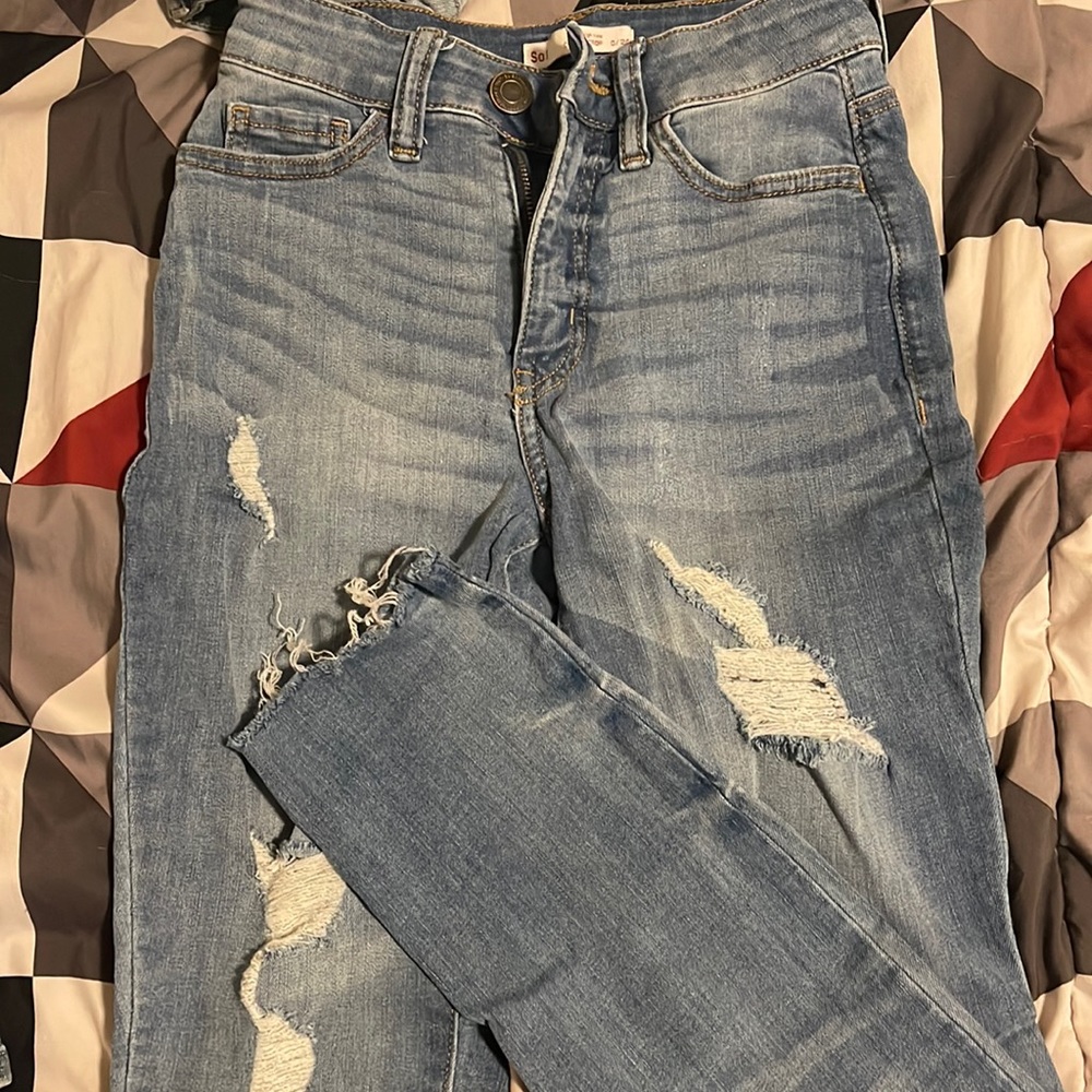 Barley worn light blue ripped jeans in the size 0/24